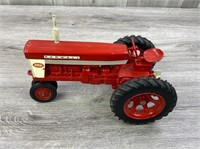 IH Farmall 460 NF, 1/16, Eska