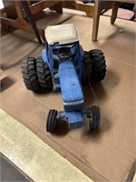 Vintage metal Ford TW – 20 tractor toy