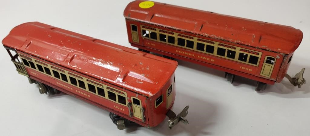 2 Lionel Train Cars