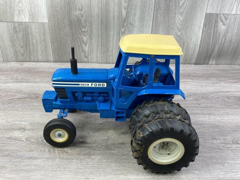 April Live Farm Toy & Pedal Auction