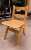 Nice solid maple child's chair, 11" wide seat -