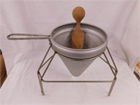 Vintage colander sieve w/ wood masher - Extra