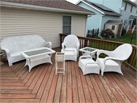 Complete set of Outdoor Wicker looking Patio