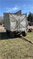 Silage wagon, hydraulic lift, 5 bolt wheels,