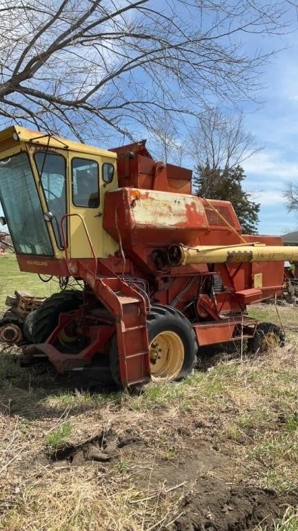 New Holland 975 combine, non operational