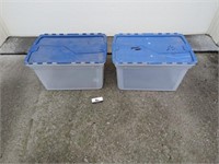Plastic totes with lids (B)