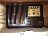 Vintage Trav-ler Radio