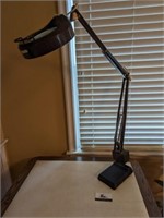 Articulating desk lamp w/ magnifying light