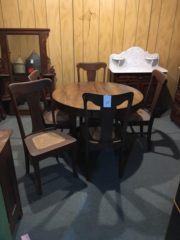 Round Oak Table with Five oak chairs (no leaf)