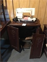 Electric singer sewing machine with peddel base