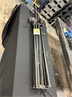 (Quantity of 2) Crank up lighting stands