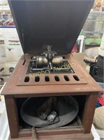 ANTIQUE EDISON AMBEROLA CYLNDER PHONOGRAPH W