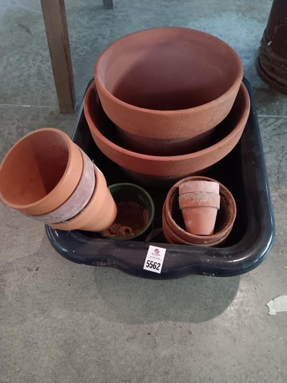 Early clay flower pots & tub