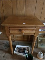 Sigle drawer lamp table