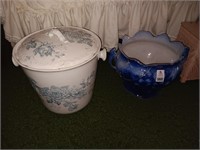 Flow blue vase & pot w/ lid (damaged)