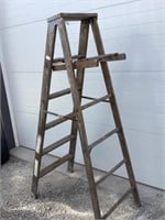 Wood step ladder