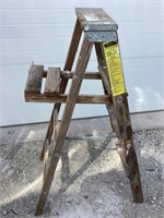 Wood step ladder