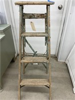3 step wooden step ladder, missing pc's