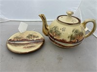 2 pc, handle painted Tunstall tea pot with trivet