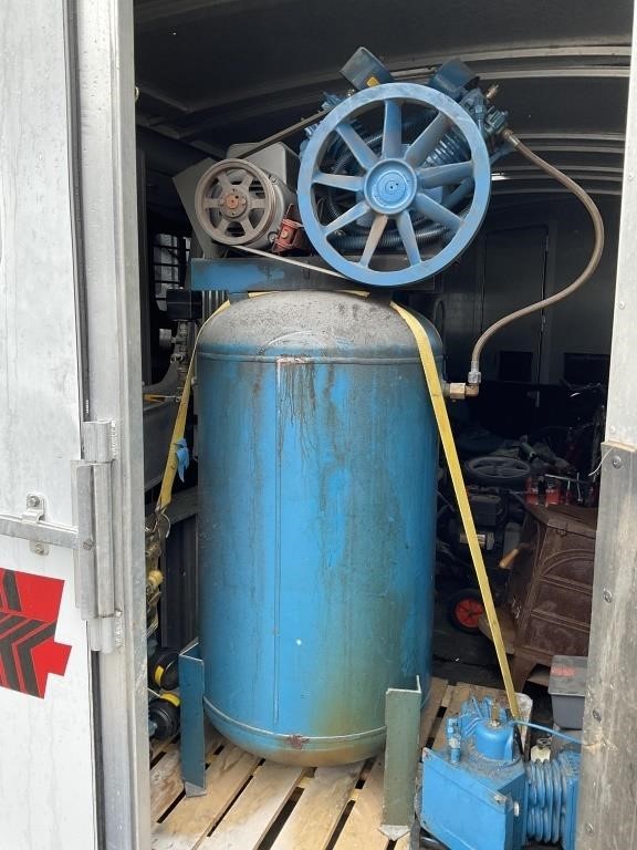 Large upright air compressor, w/ extra pumps