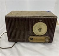 Stewart Warner AM radio-1 knob missing, cord damag