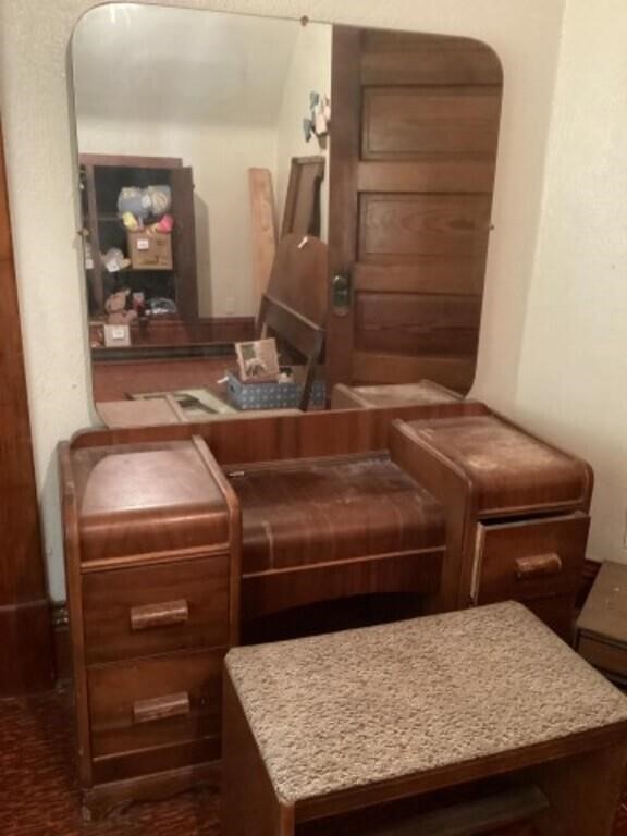 MCM vanity with bench seat