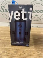 Blue YETI ultimate USB microphone APPEARS NEW