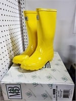 Kids Size 4 M&B Rubber Rain Boots