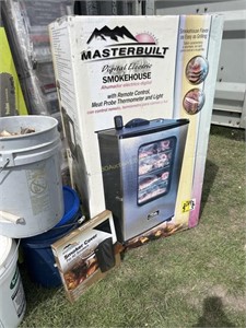 Master built digital electric smokehouse, 3