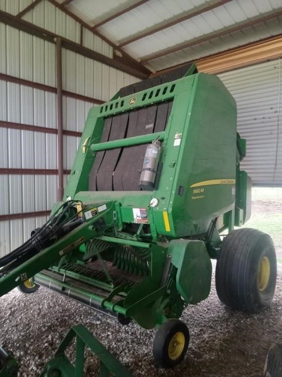 2019 John Deere 560M HC2 round baler