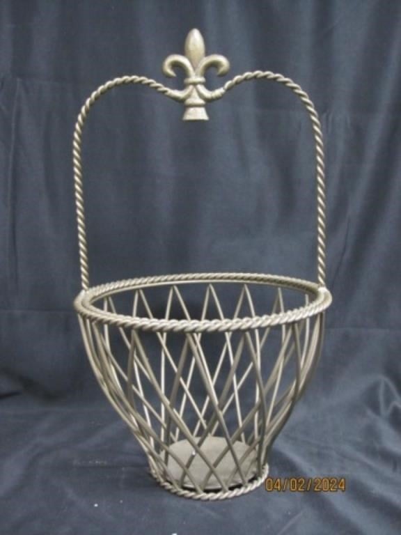 Heavy Rustic Metal Wire Basket