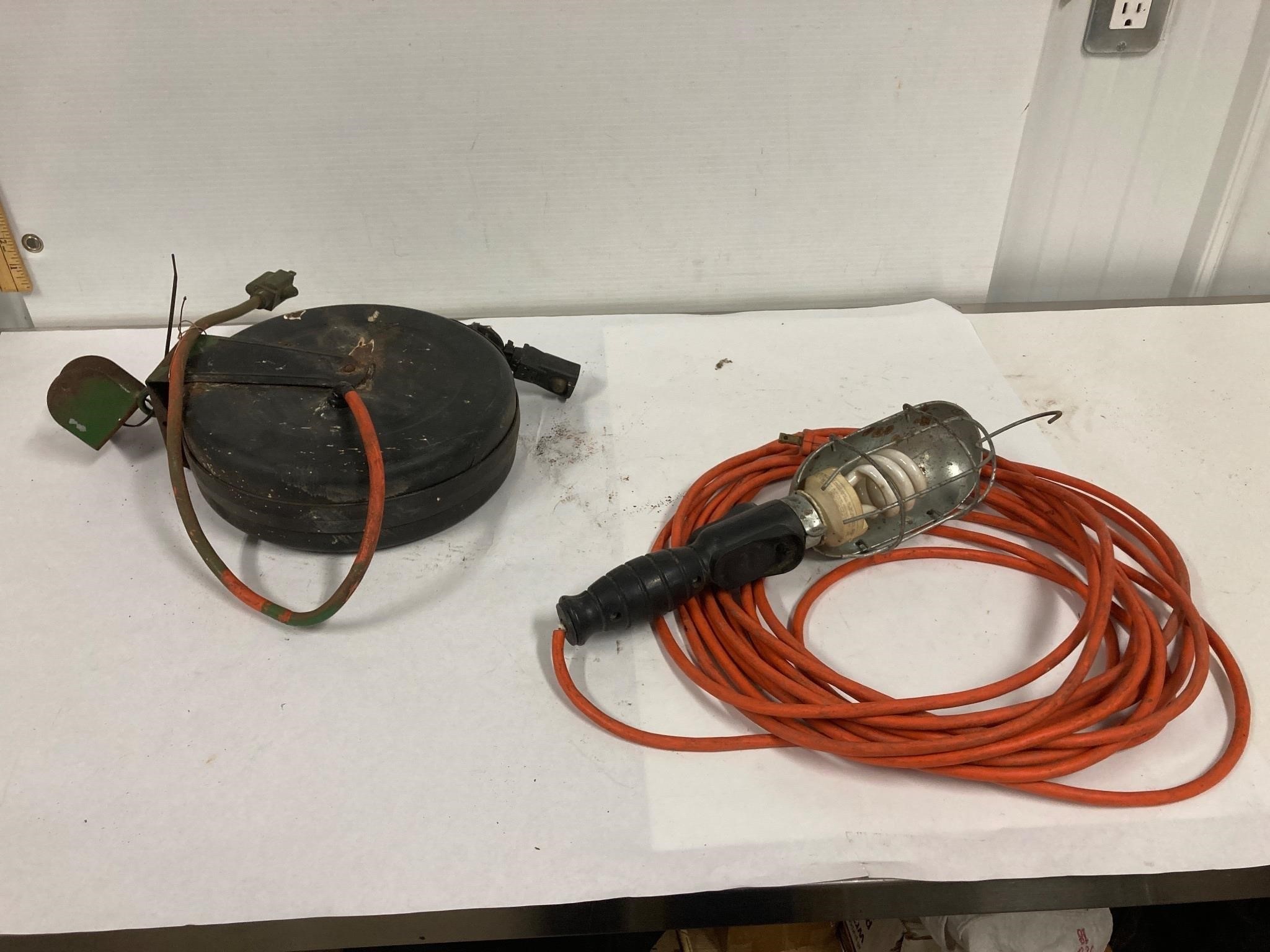 30 ft retractable ext cord , trouble light. Works