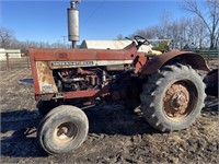 806 ih, runs and drives, comes with loader/duals