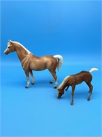 2 Horse Figurine Marked U.s.a. Breyer Molding Co.