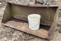 (DT) 5' Loader Bucket w/ Parts