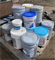 (T) Pallet: 5 Gallon Buckets of Paint, Roof