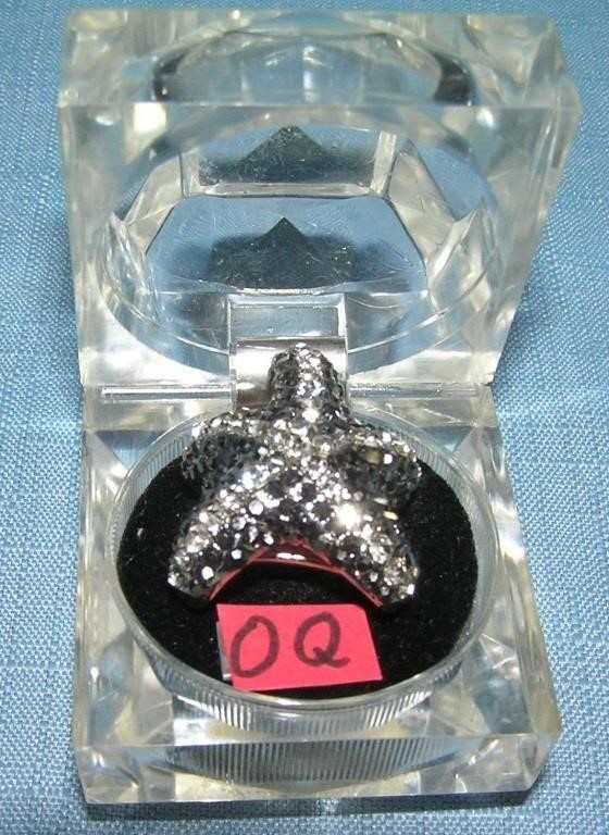 Quality star fish ring with rhinestone