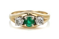 14K YELLOW GOLD EMERALD & DIAMOND DRESS RING, 3.2g