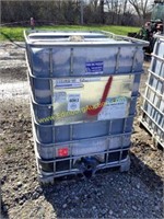 e 300 gallon poly tank with cage