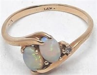 10K Gold Ring w/ 2 Opals & Diamond Size 7 3/4  2.1