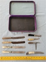 8 KNIVES + display case