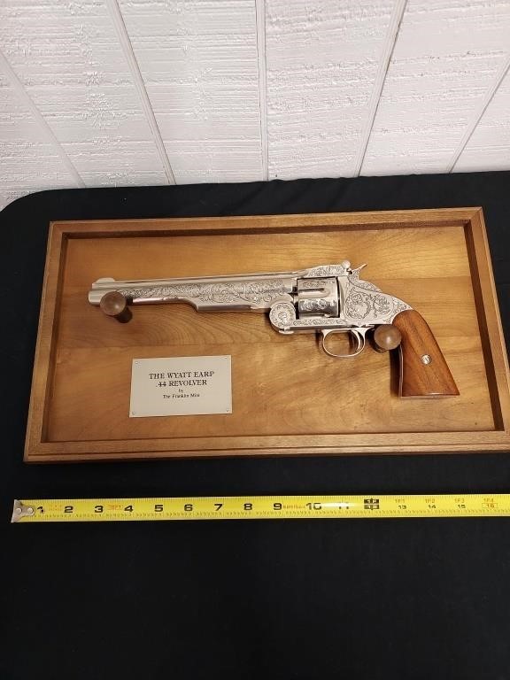 FRANKLIN MINT Wyatt Earp Revolver replica 14"