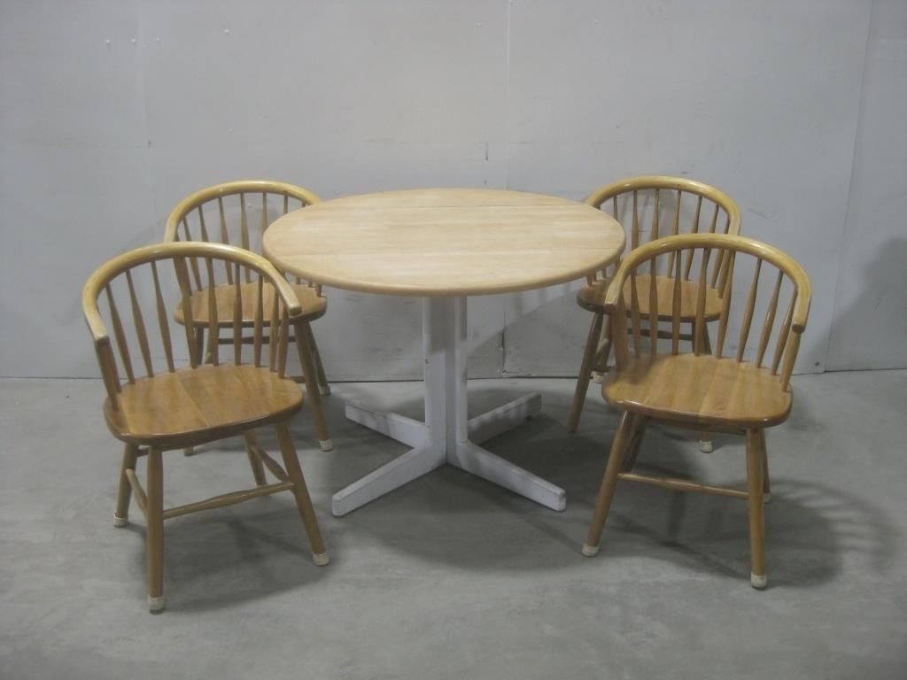 40"x 29.5" Round Table W/Four Chairs See Info