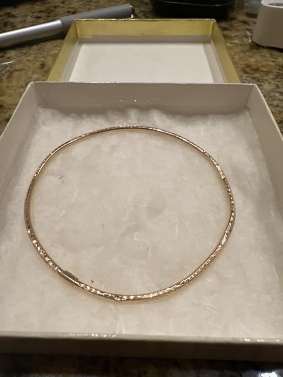 14K GOLD closed bangle bracelet signed 1.8 grams