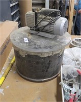 Vacuum Pump With Vacuum Chamber