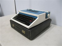 OLIVETTI CANADA PORTABLE MANUAL TYPEWRITER