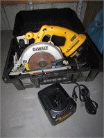 dewalt cordless saw (works)