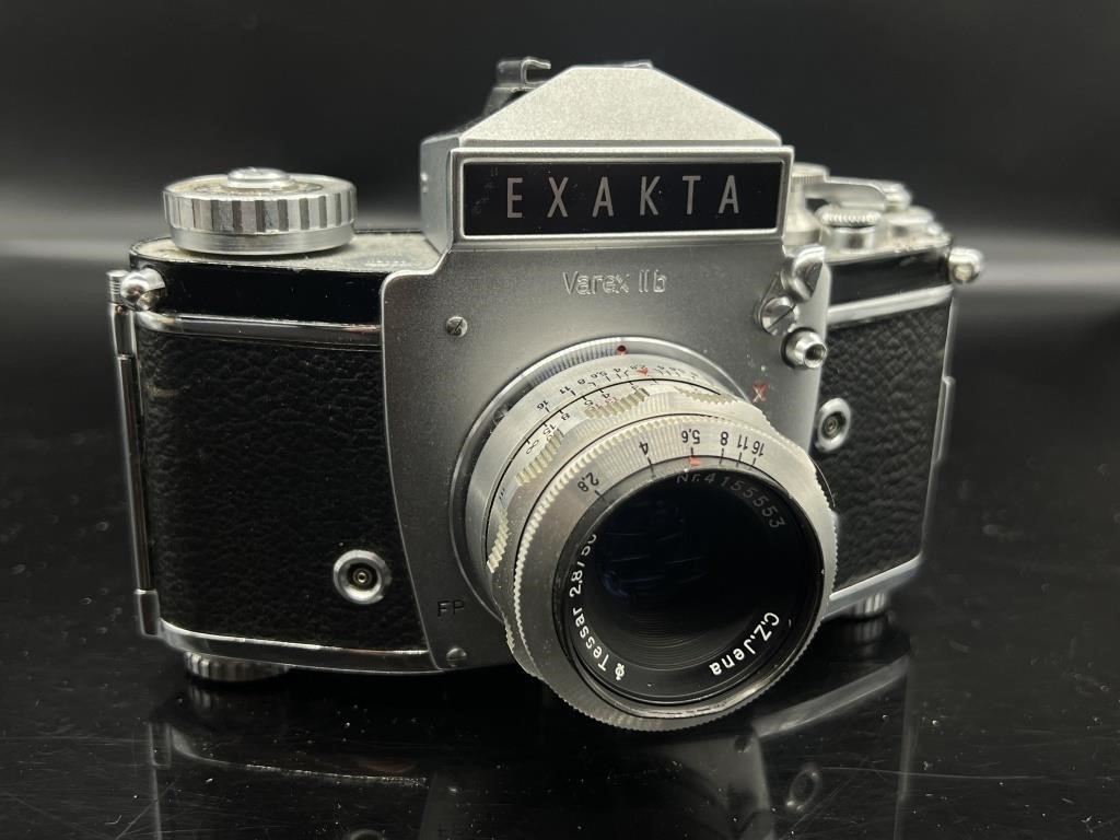 EXAKTA Varex IIB w/ Ziess Tessar 50mm f/2.8