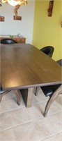 Nice Dining Table w/ 5 chairs
