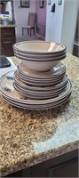 Set of 4 stoneware dishes